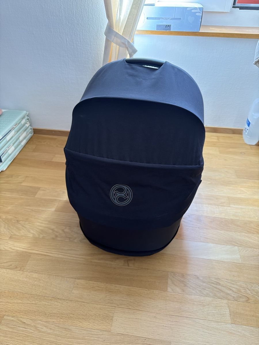 Culle: Cybex Platinum Carrycot for Priam, Sepia Black – Usato da Zürich venduto da unb_t6g8 2