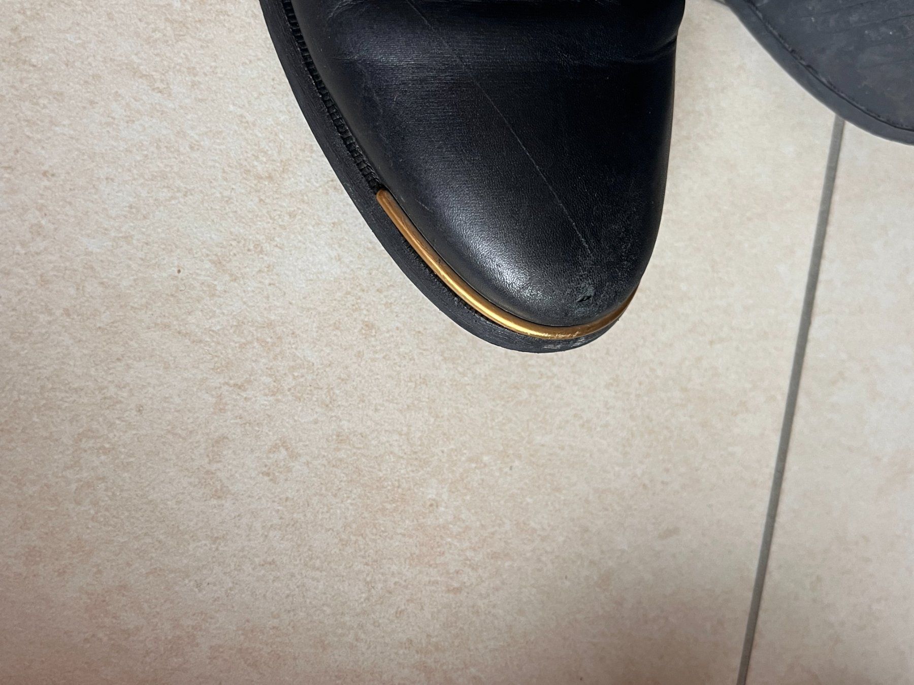Ugg Damenschuhe: Bottines UGG taille 37 – Gebraucht aus Eysins von oli_fc6r 2