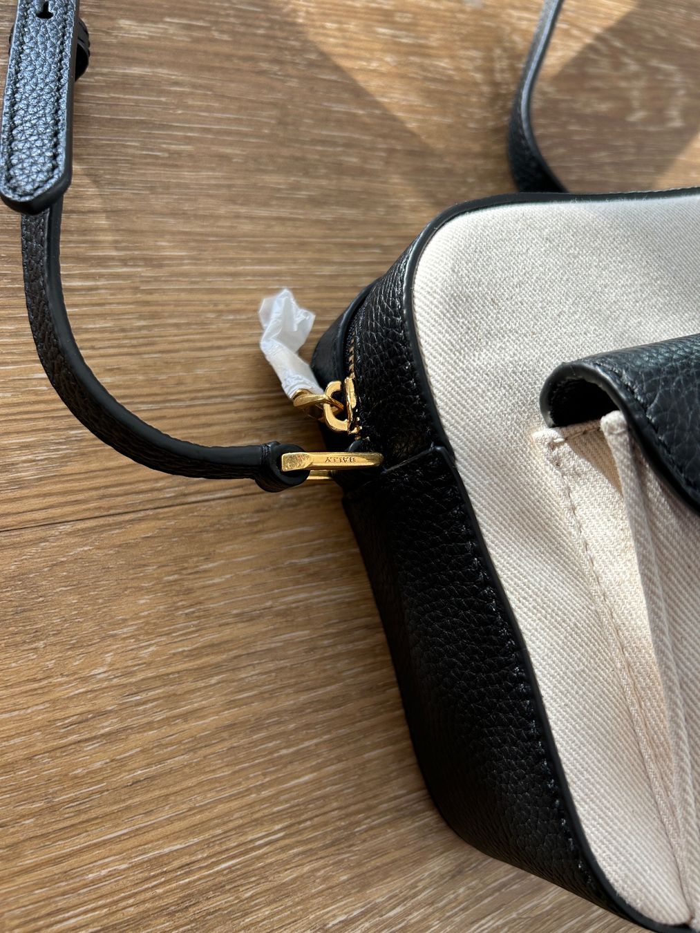 Bally Borse: Bally Bar Daniel logo-print Crossbody Bag – Nuovo e nell'imballaggio originale da Cimo venduto da speedball93 2
