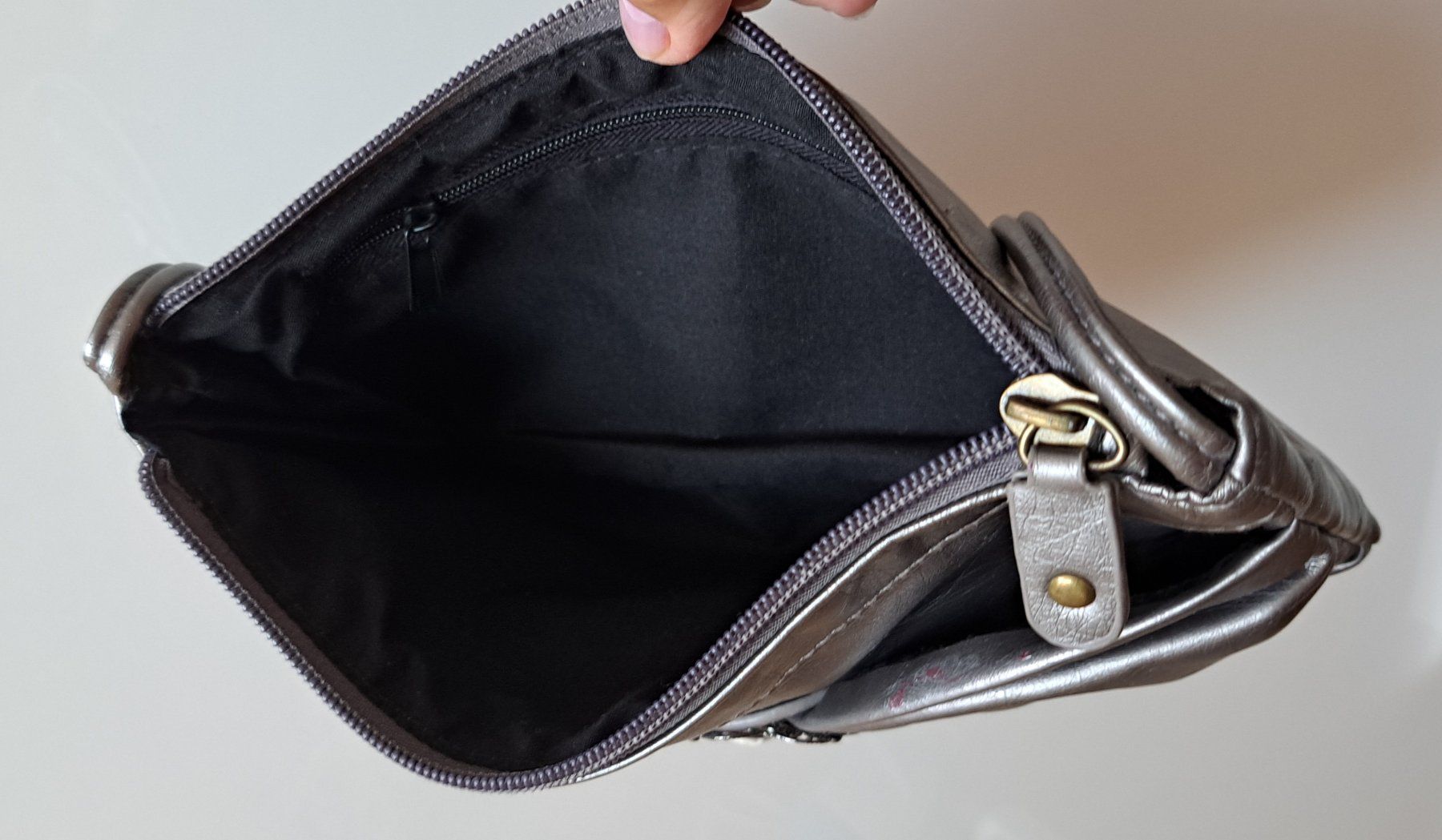 Sacs femmes: Pochette argentée – Neuf (Voir description) à Le Mont-sur-Lausanne par olatiu 2
