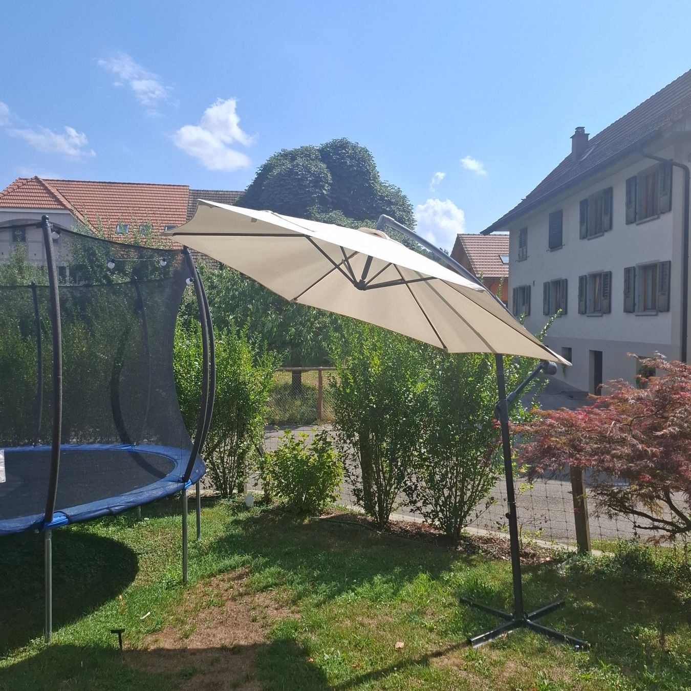 Sonnenschirme: Sonnenschirm Hängeschirm Aluminium Beige – Gebraucht aus Kyburg-Buchegg von Maria.G