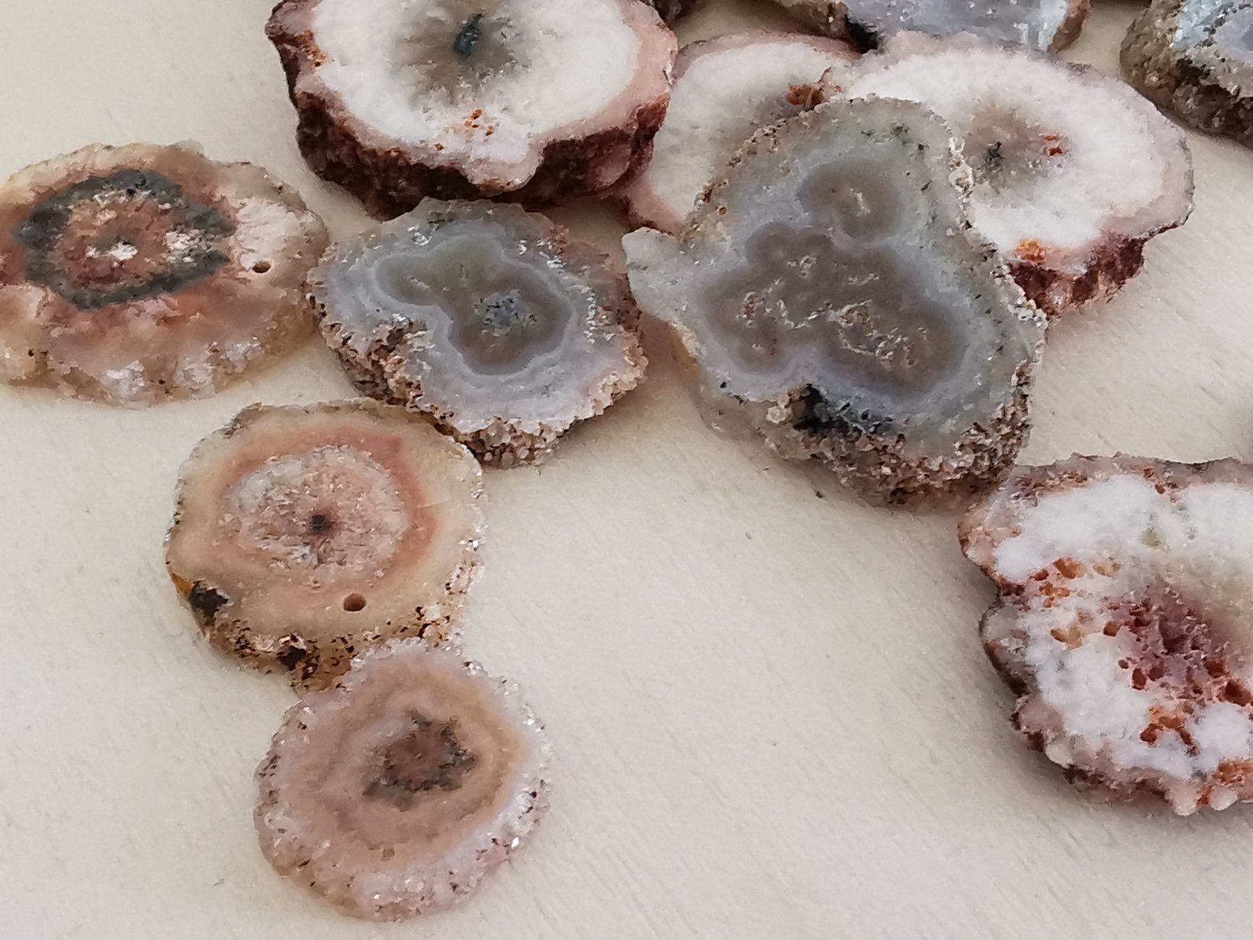 Minéraux & Lithothérapie: 7 Stk. Stalactite Scheiben / Lagerbereinigung – Neuf avec emballage d'origine à Dierikon par Buntspecht-10 5
