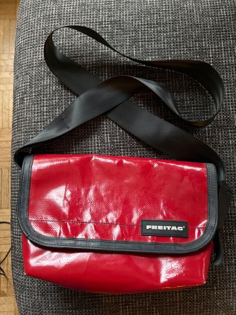 Freitag rote glänzende Messenger Bag 30x20cm - top!