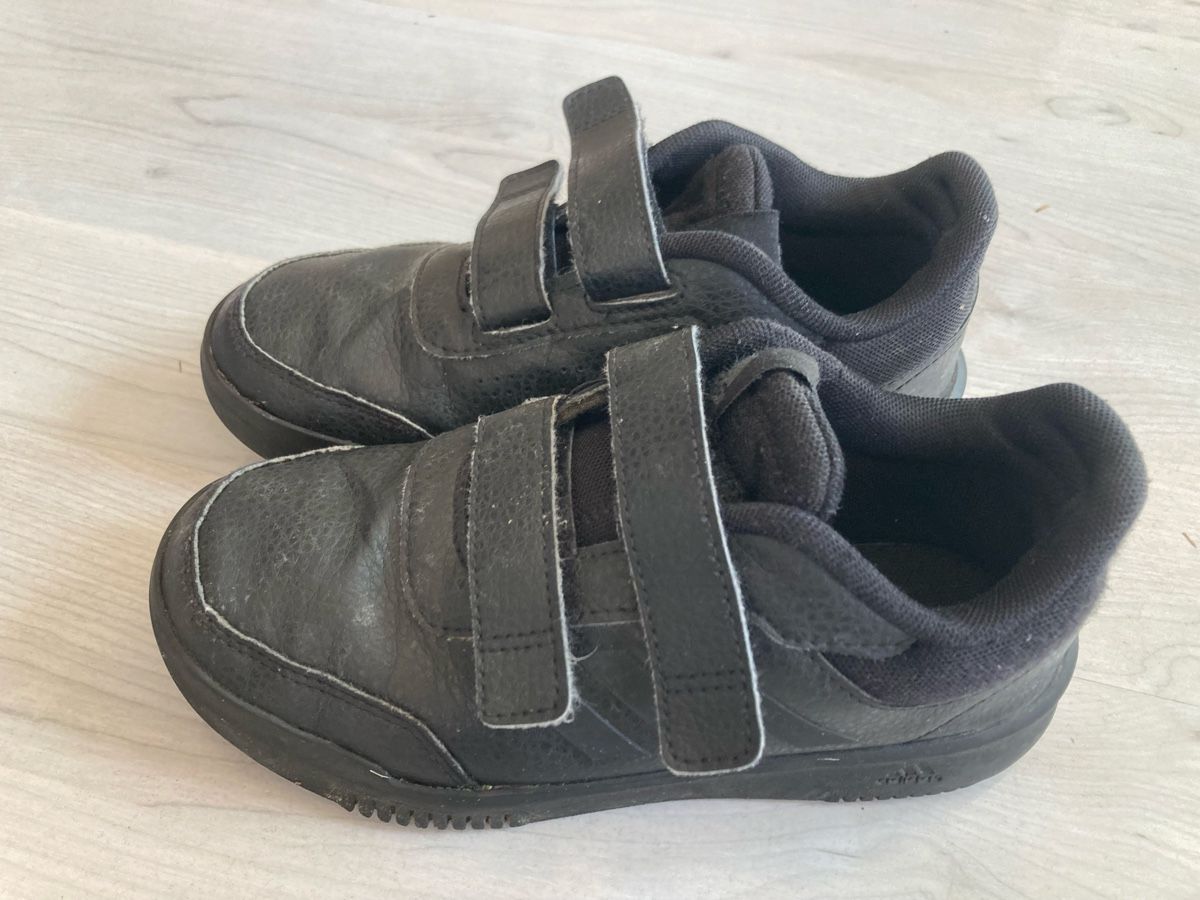 Adidas Chaussures garçon: Turnschuh Adidas 32 – D'occasion à Amden par Karplusan 1