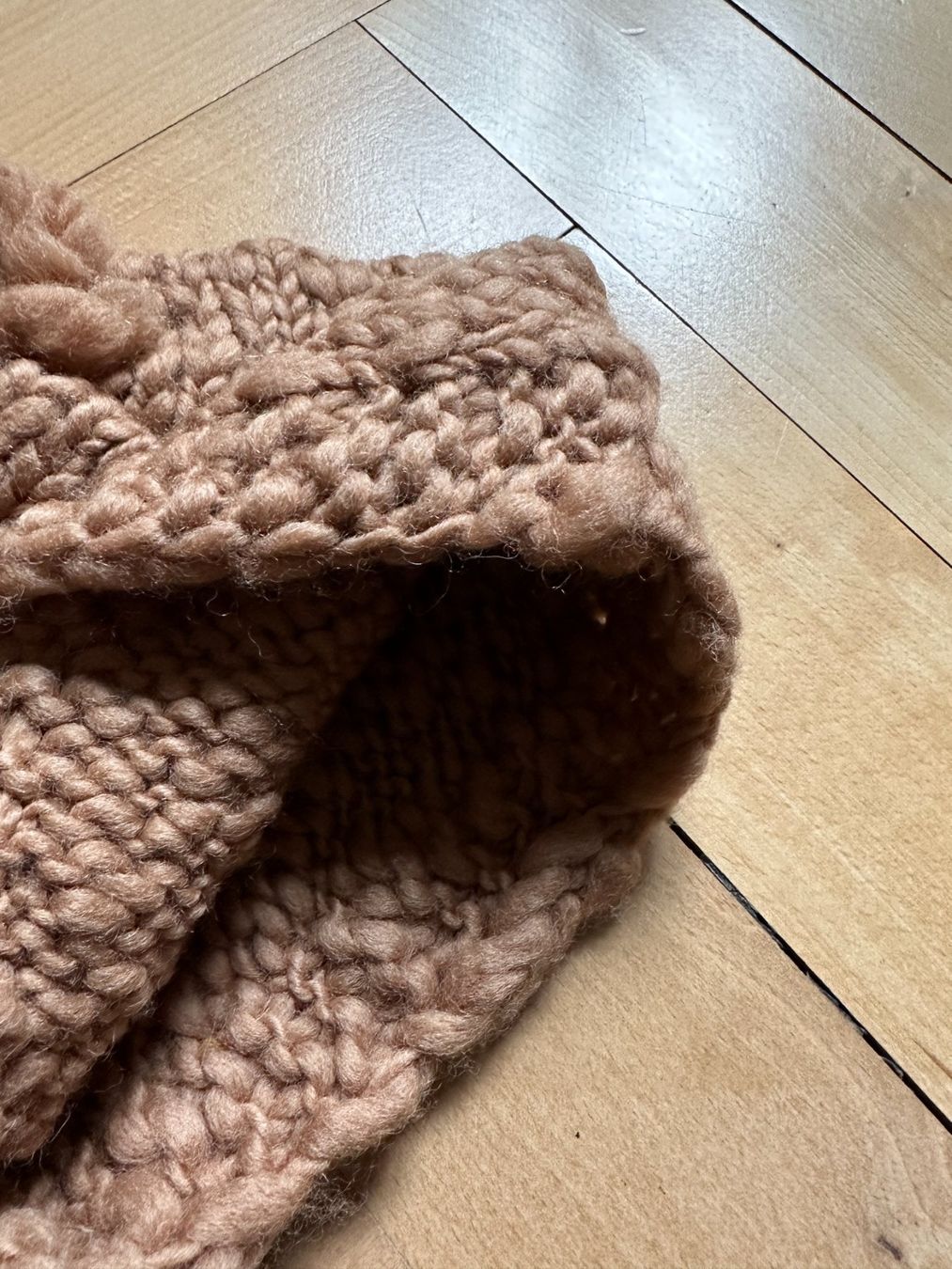 Chapeaux, bonnets & casquettes: Strickmütze Kappe hellbraun – D'occasion à Zürich par Diazaio 1