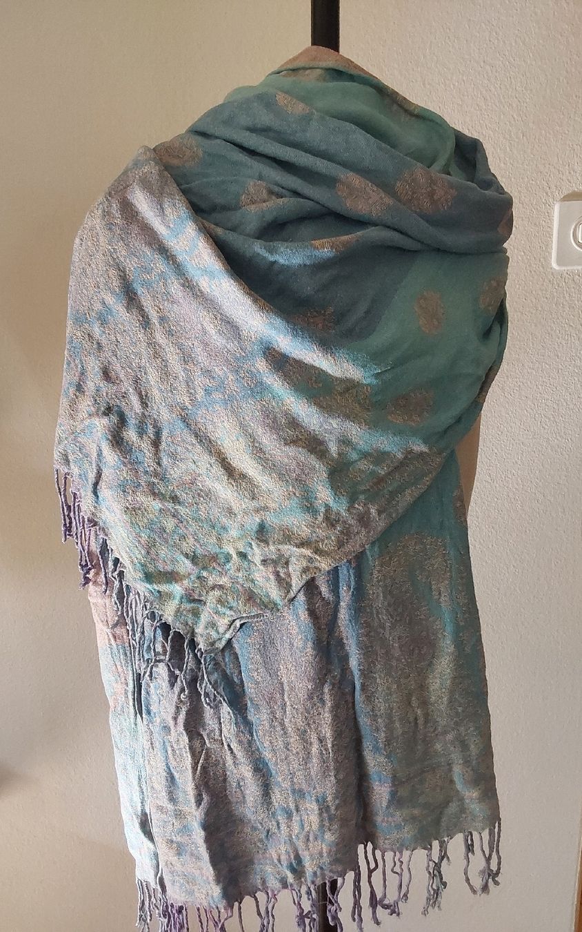 Foulards & écharpes: Schal mit Wolle hellblau – D'occasion à Köniz par scopello12