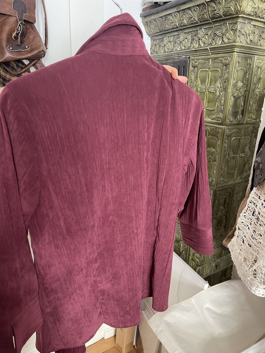 Camicette: Wine red suede looking blouse  – Usato da Fribourg venduto da nel_6tdw 3