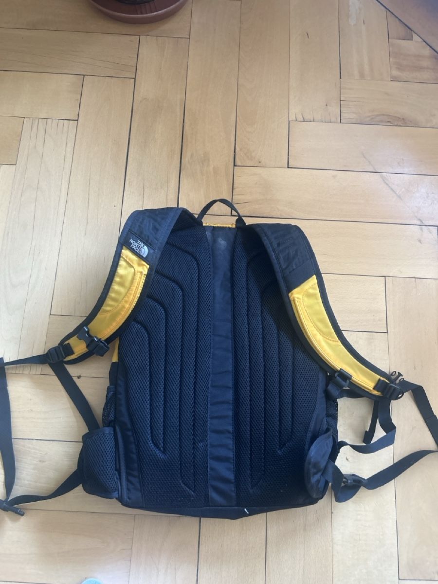 North Face Zaini: The North Face Borealis Classic Backpack 29L yellow/black – Usato da Zürich venduto da nis_2zl8 1