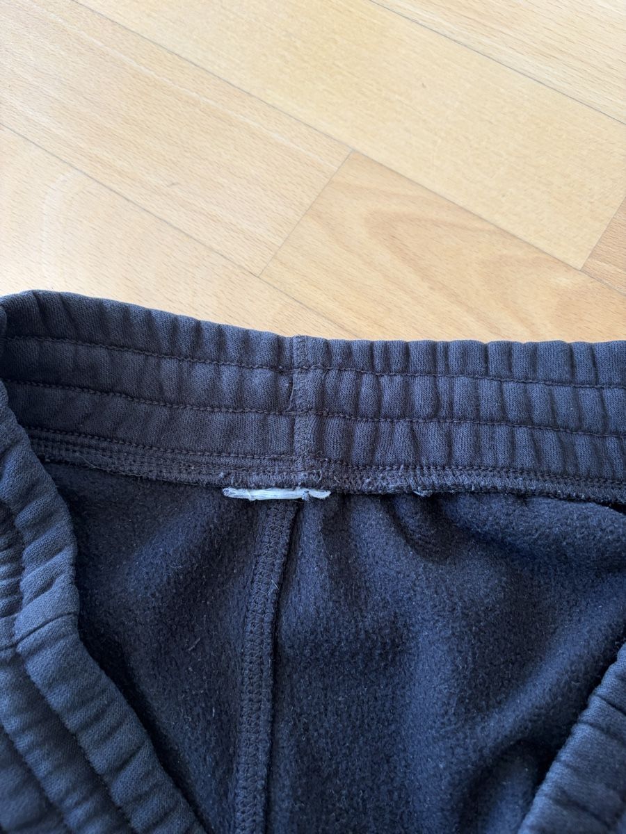 Reebok Pantaloni: Reebok Trainingshose schwarz mit Gummizug – Usato da Küsnacht ZH venduto da Katja99 2