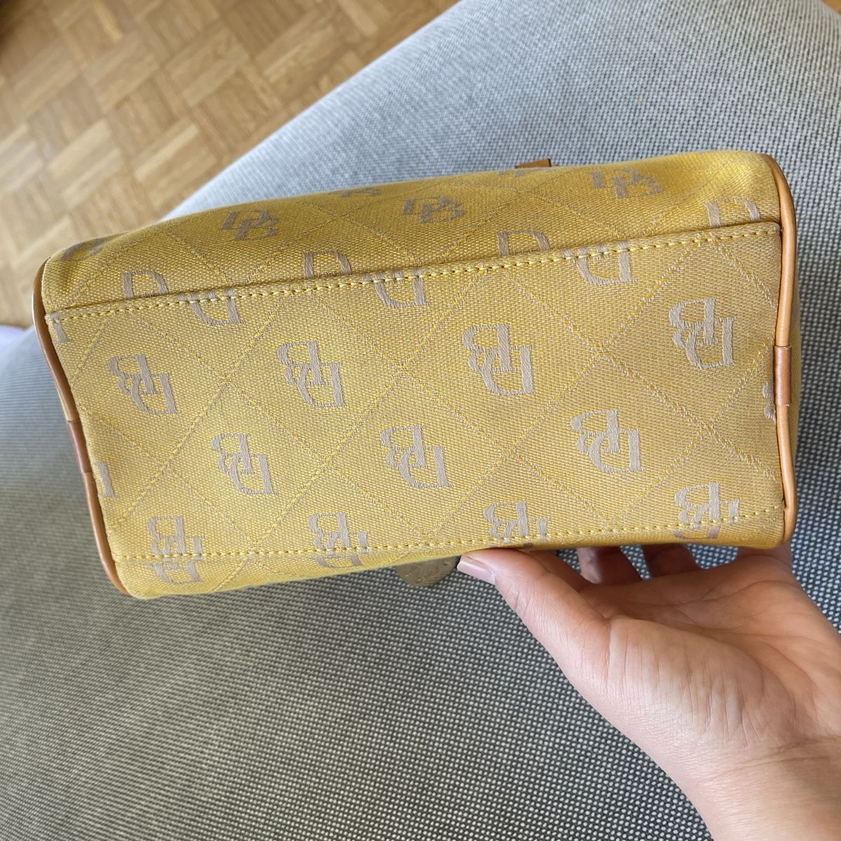 Dooney & Bourke Borse: Dooney & Bourke gelbe monogrammierte Hand Tasche – Nuovo (secondo la descrizione) da Bern venduto da dek_7bjd 6