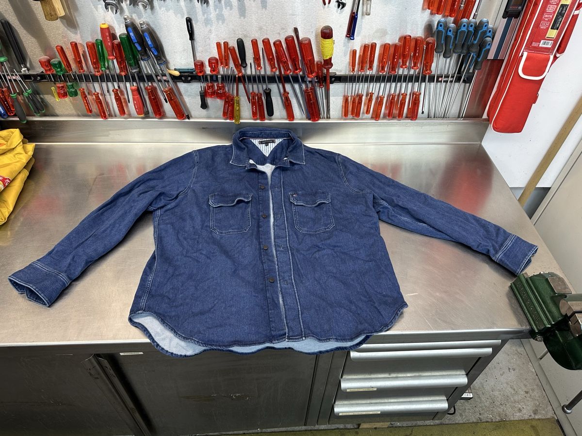 Tommy Hilfiger Camicie: Tommy Hilfiger Jeanshemd blau – Usato da Schwende venduto da weesli