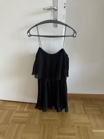 Kleid schwarz Grösse M Chiffon Falten Topzustand