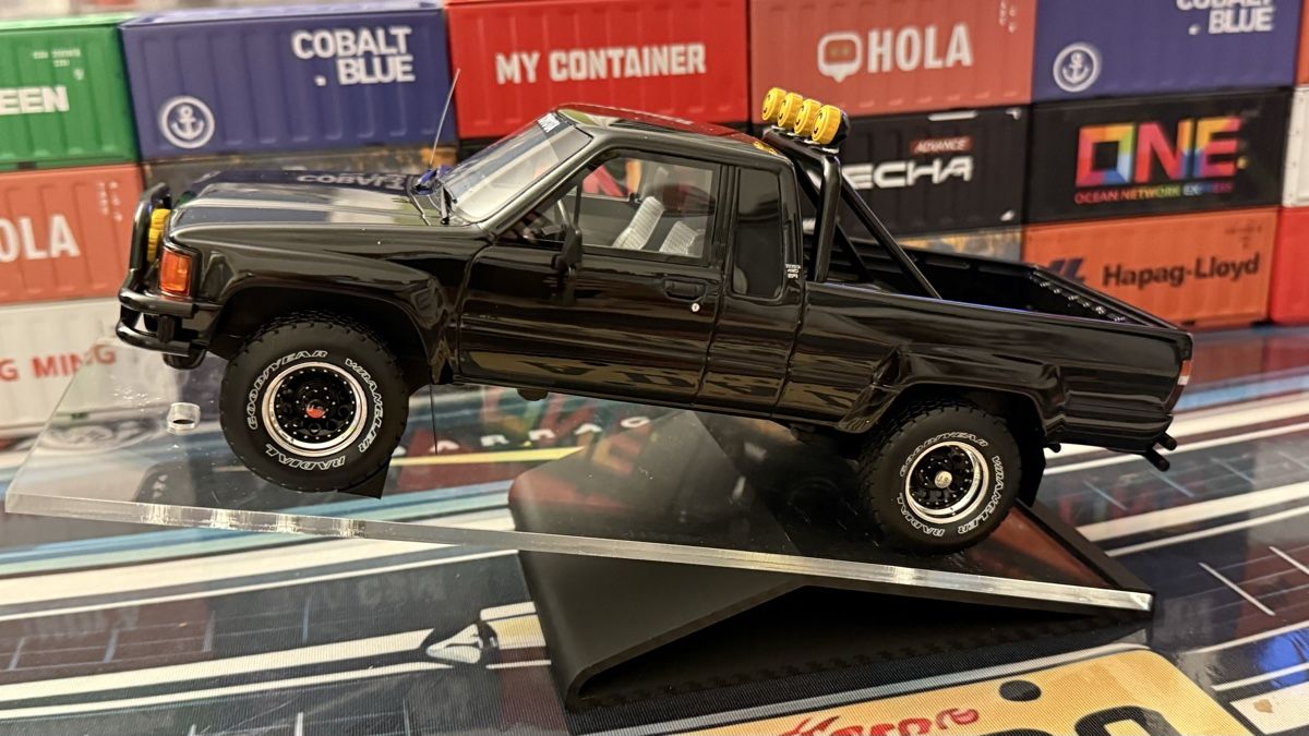 Modellini d'auto: Display case for model cars, clear acrylic, black base – Usato da Basel venduto da Zomeg 5