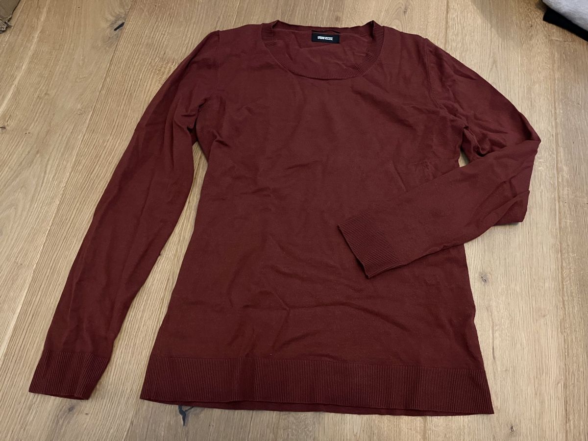 Sisley Pullover & Sweatshirts: Sisley Maroon Sweater size M – Gebraucht aus Windisch von bymarikaa