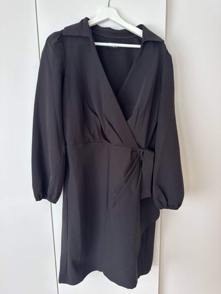 DKNY Vestiti: DKNY Kleid in Wickeloptik  – Usato da Arni AG venduto da goforluxery