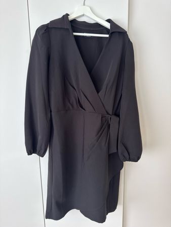 DKNY Kleid in Wickeloptik 