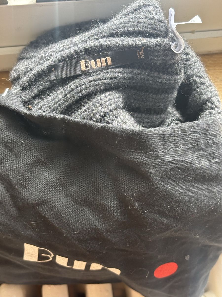 Copricapi, berretti & cappellini: Wool hat with a pom-pom – Nuovo (secondo la descrizione) da Zürich venduto da ann_26jc 5