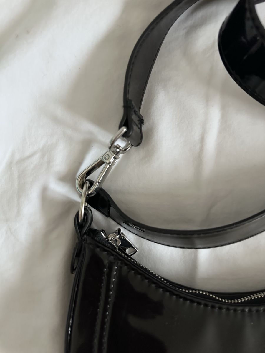 H&M Borse da donna: H&M Schwarze Lackleder-Umhängetasche – Nuovo (secondo la descrizione) da Zürich venduto da ElissZurich 2