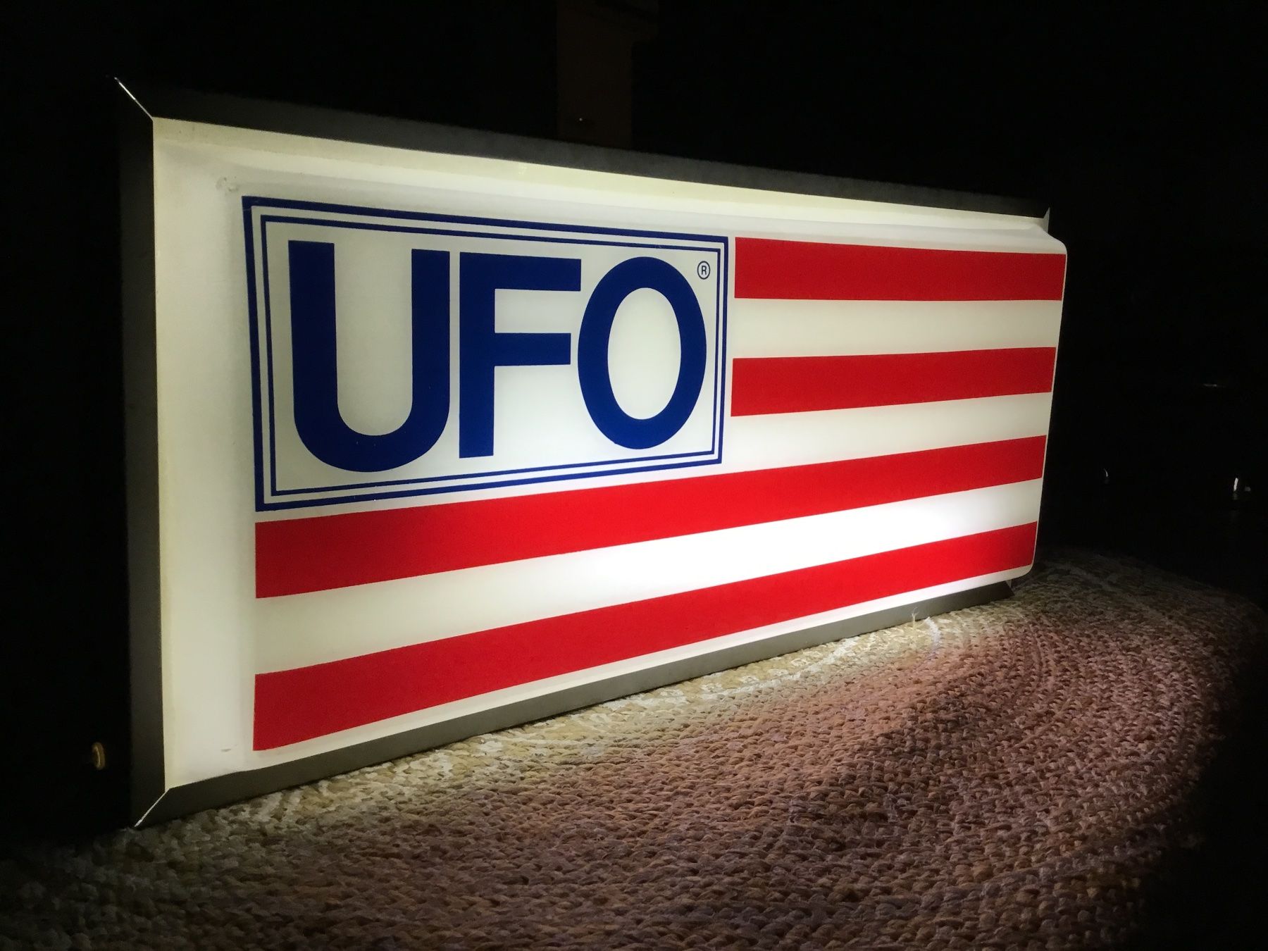 Tutte le decorazioni: Leuchtreklame UFO – Usato da St. Niklausen LU venduto da val_y8jm 1