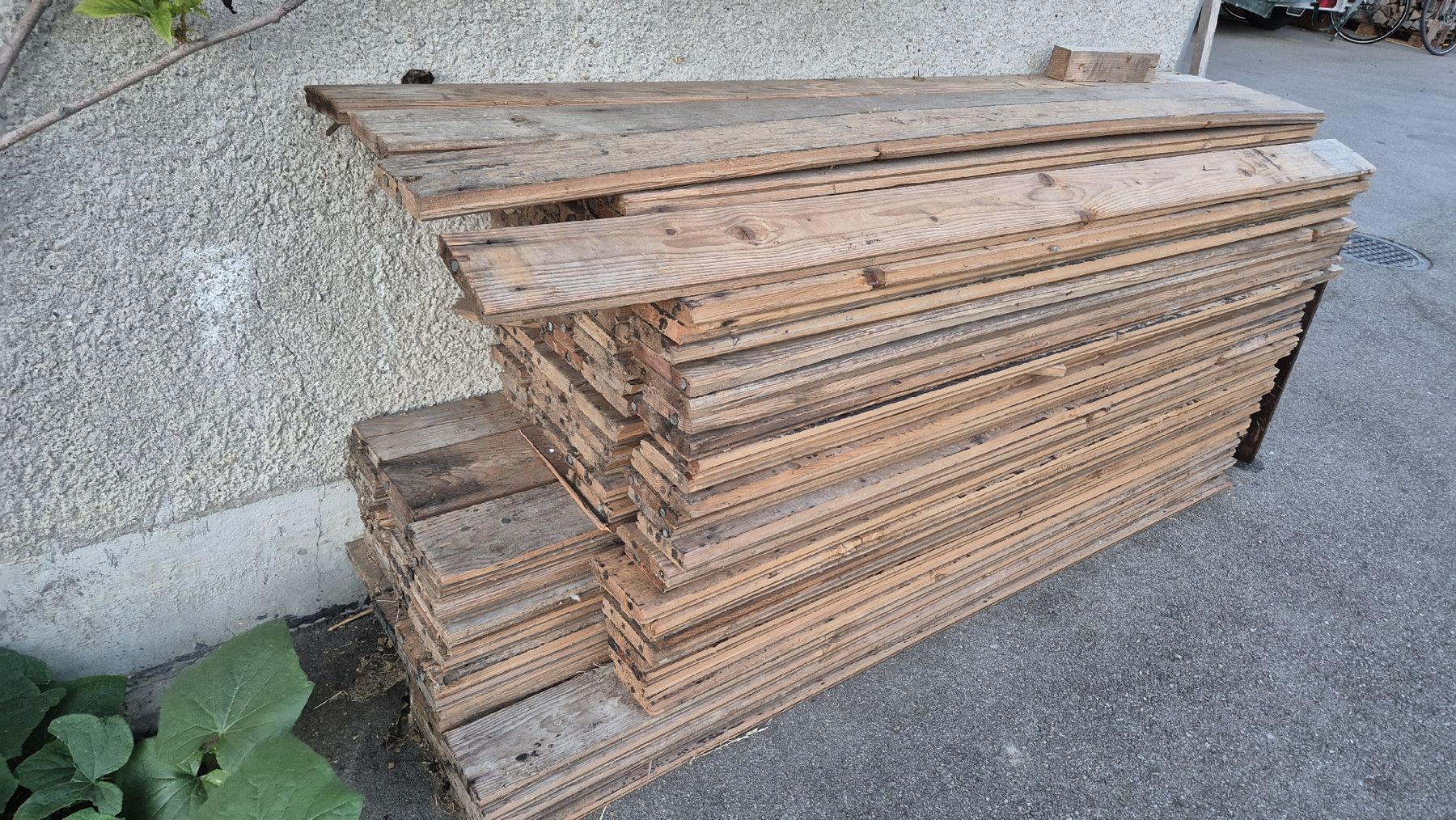 Articoli in legno: Bretter, Täfer, Holz – Usato da Wetzikon ZH venduto da Fagus