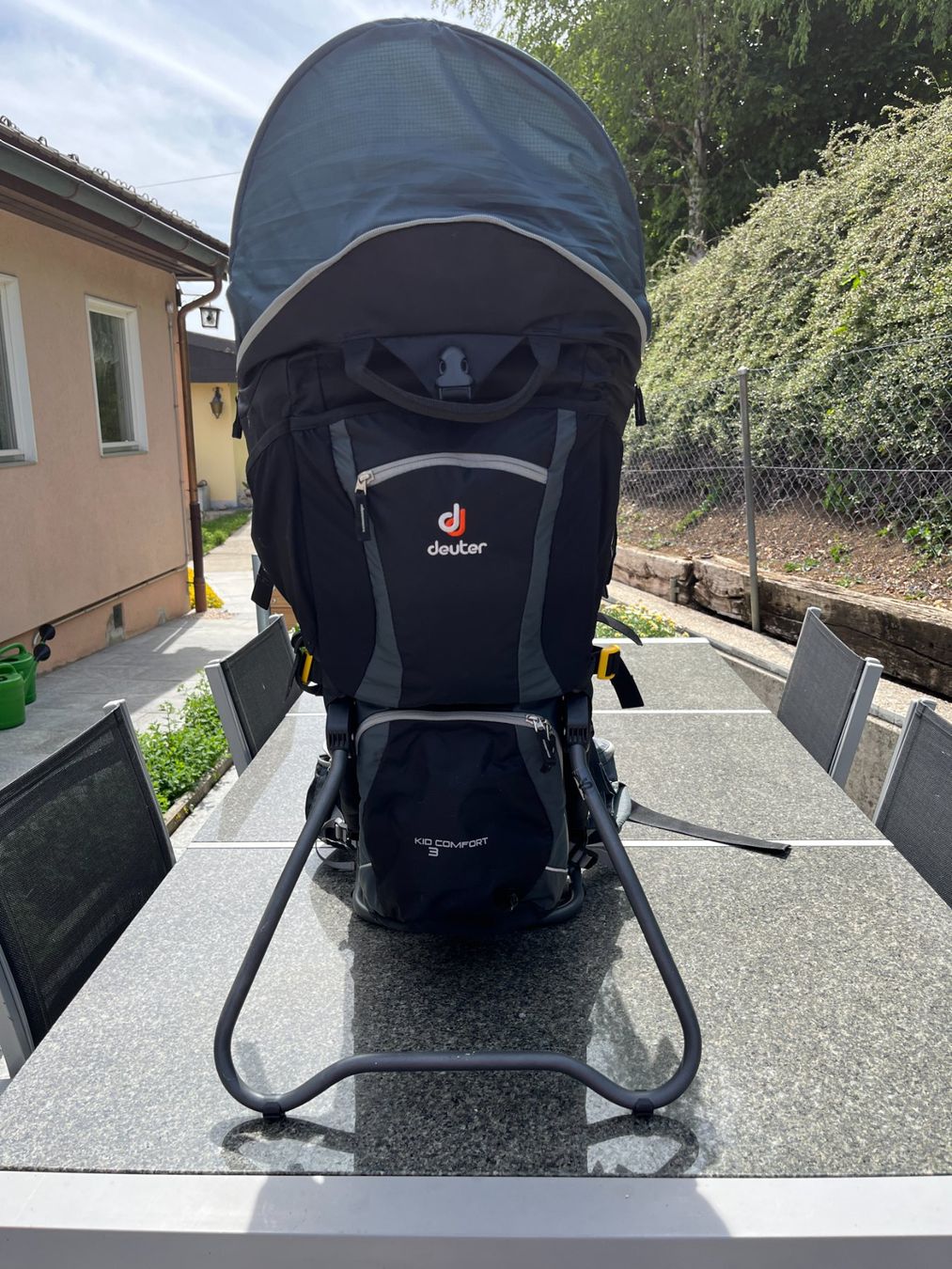 Deuter Marsupi portabebè: Porte-bébé de randonnée – Usato da Courtelary venduto da vivi94 2