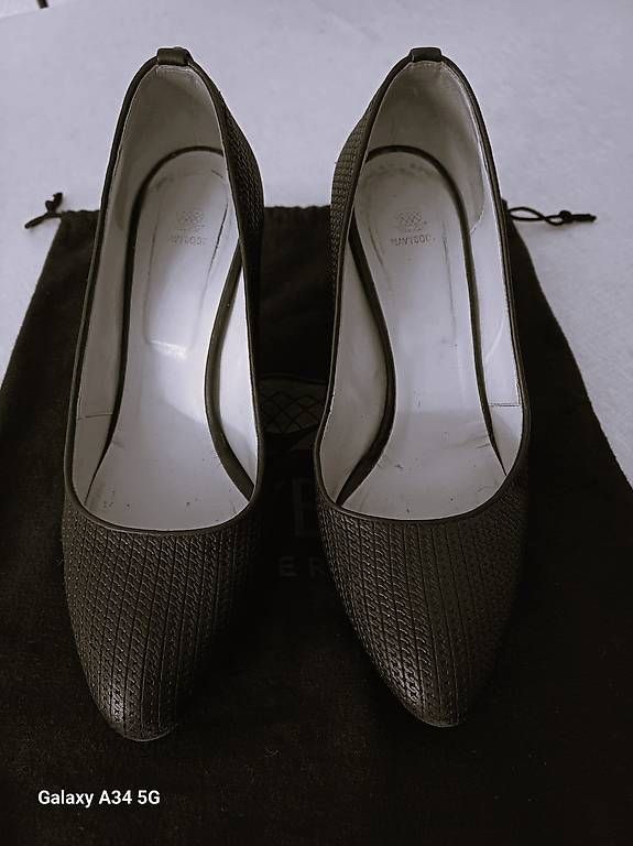 Damenschuhe: Pumps von Navyboot Größe 37,5 – Gebraucht aus Zürich von roman87788 1