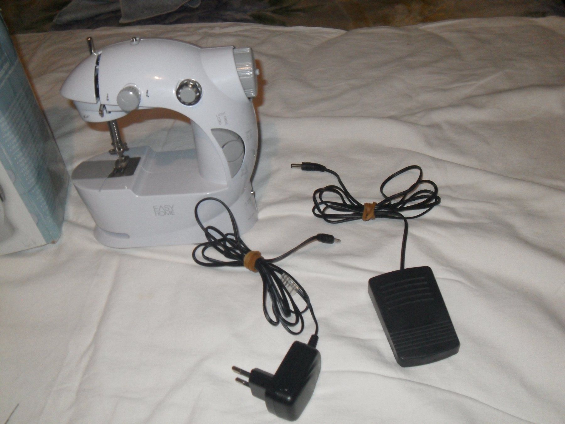 Macchine da cucire: Mini-Nähmaschine  mini machine à coudre EASY HOME – Usato da Zuchwil venduto da t.rachel 3