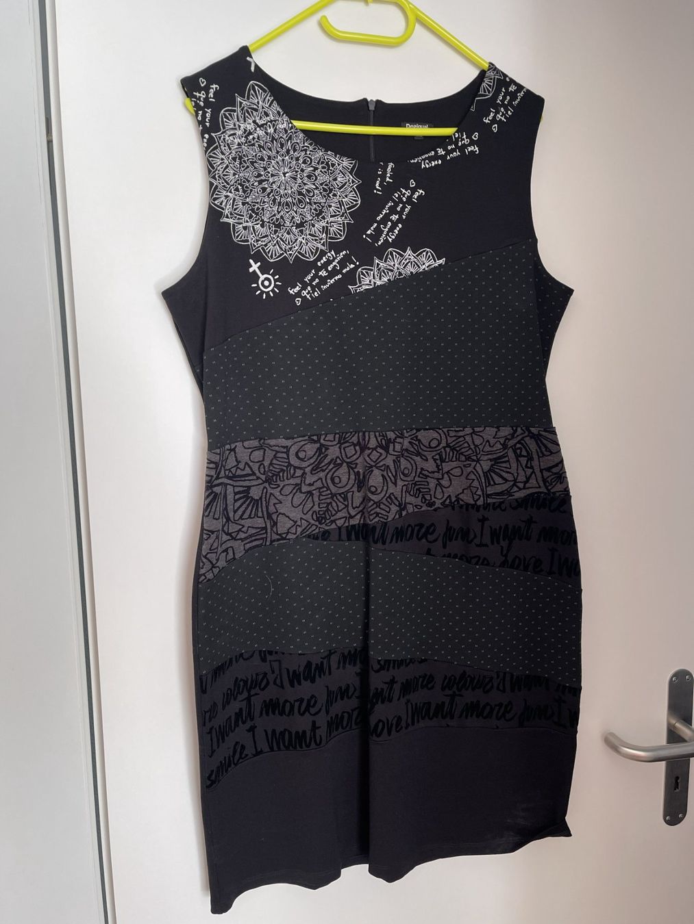 Desigual Kleider: Desigual Etuikleid schwarz gemustert – Gebraucht aus Steffisburg von sonjam2012