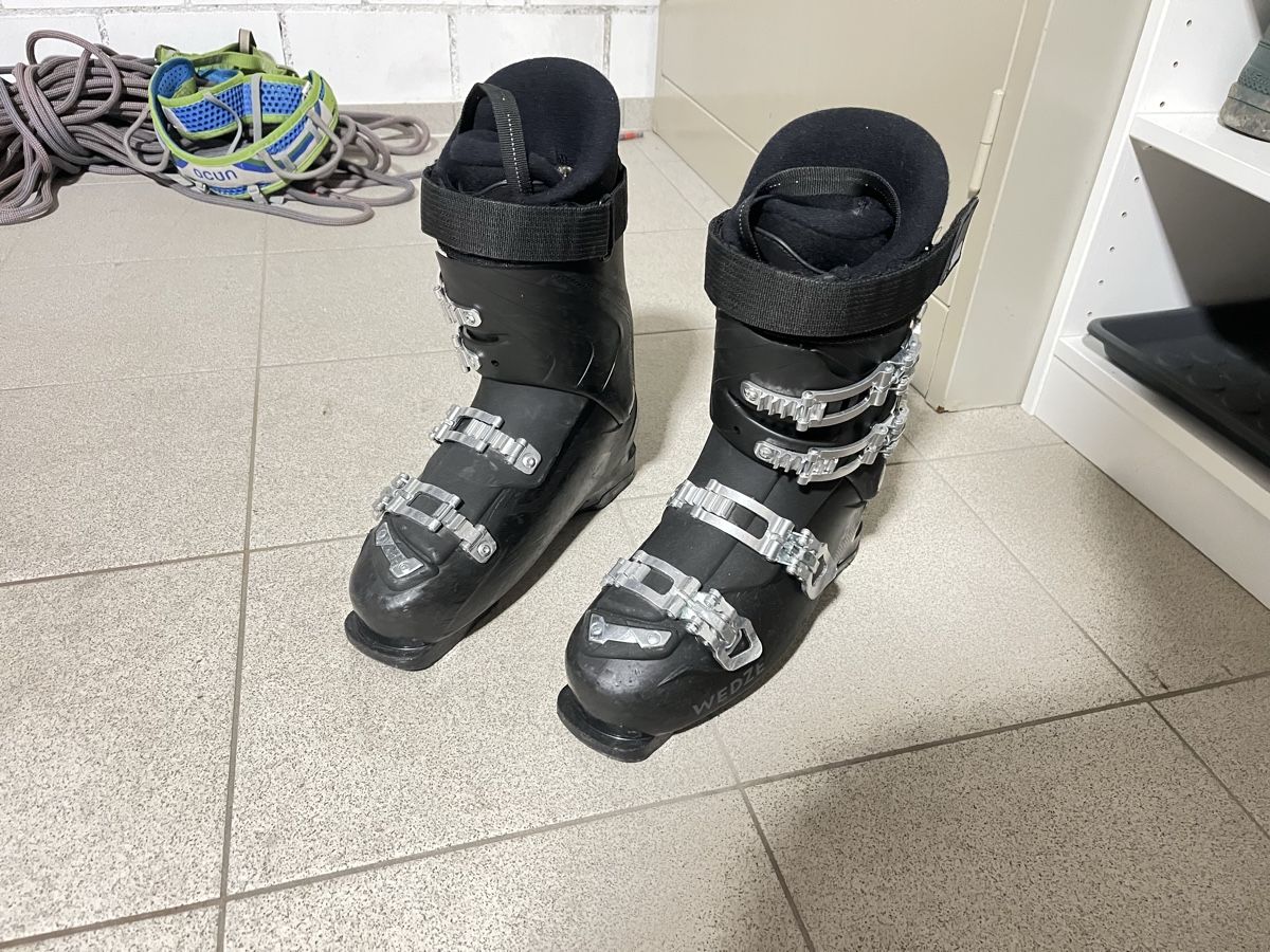 Herrenschuhe: Skistiefel Wedze 500 27,5 – Gebraucht aus Frauenkappelen von jensitiger77