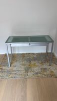 Table de bureau/console moderne en verre dépoli et métal des