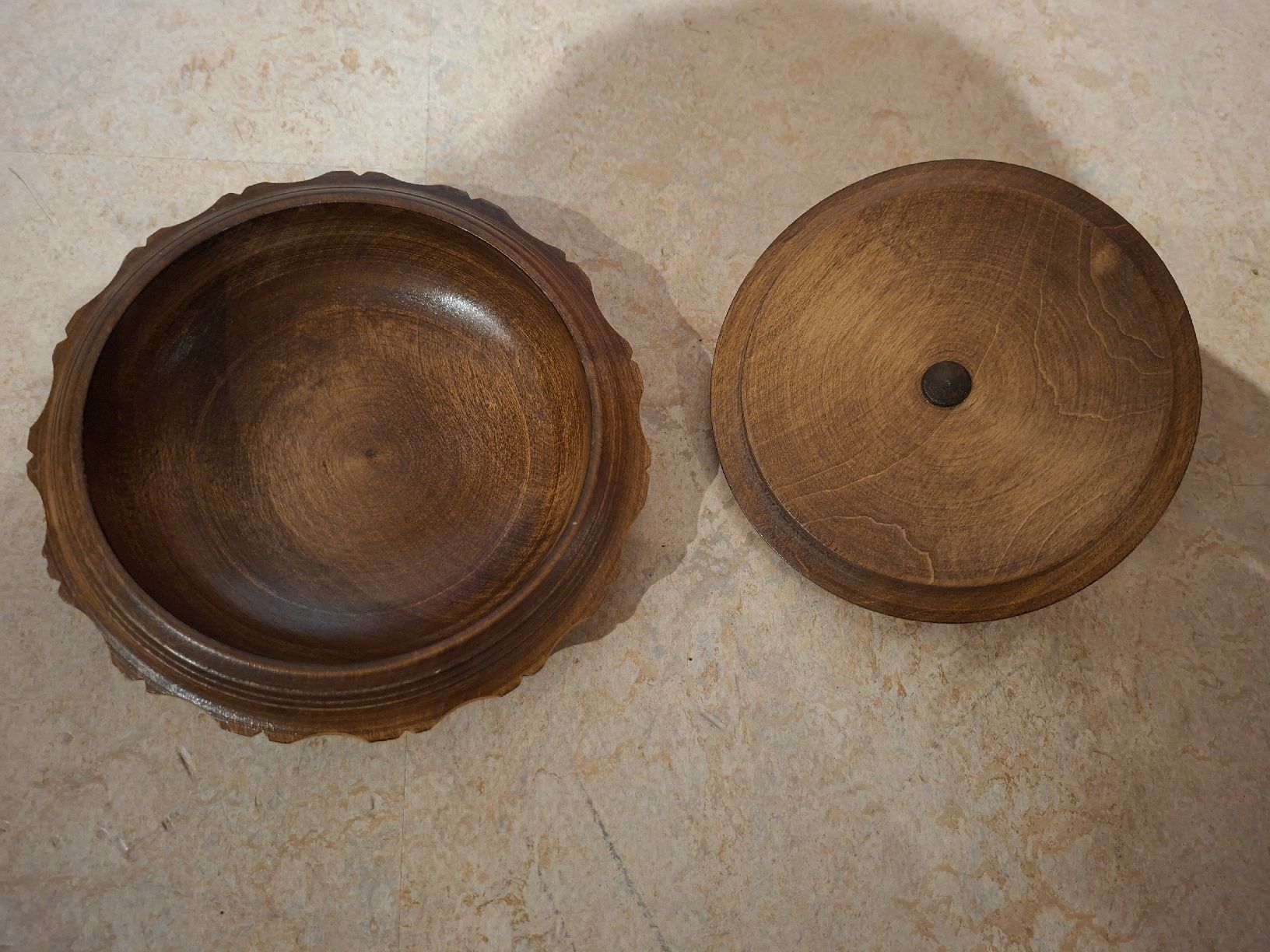 Ciotole: Holzschale mit Deckel, handgeschnitzt, Vintage Look – Usato da Klingnau venduto da vollmond36 5
