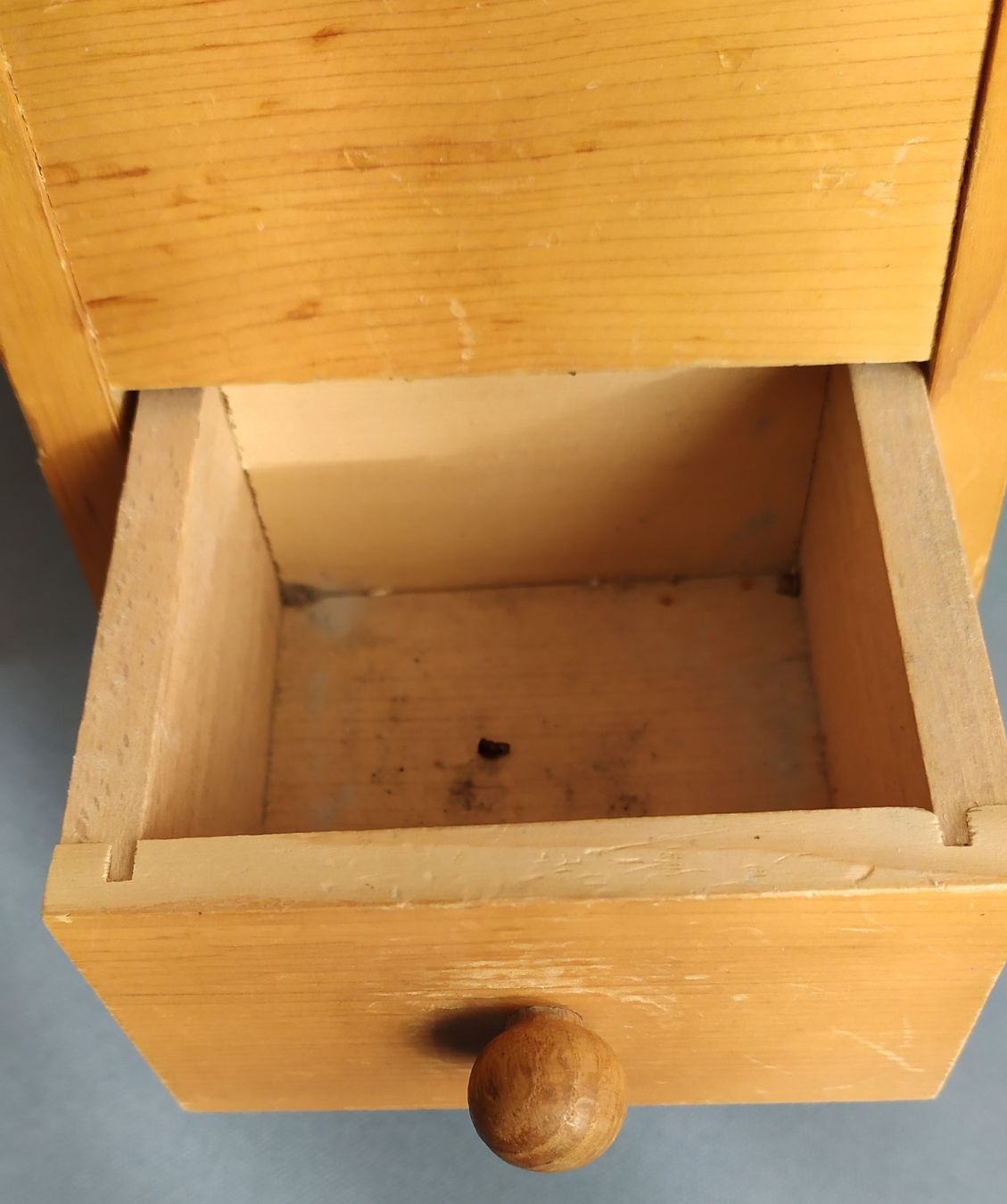 Elettrodomestici da cucina: Alte Käseraffel aus Holz – Usato da Chezard St-Martin venduto da Loucail 6