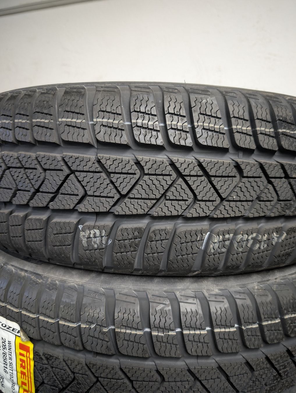 Pirelli Pneus & Kompletträder: Winterreifen  – Neu und originalverpackt aus Dürrenäsch von Pneu-Idris 1