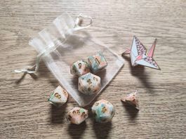 Set Dés JDR artisanal Sakura et pin's
