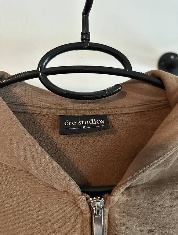 Lots de vêtements: Reisverschluss Pullover und Trainerhose  – D'occasion à Zürich par Pablo_C 2