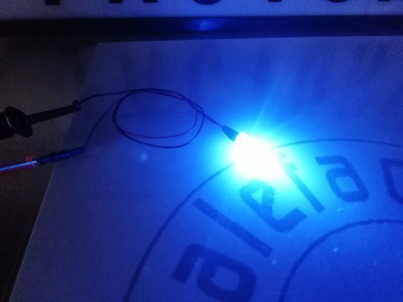 Componenti elettronici: LED 5mm verkabelt, 12V DC, blau diffus – Nuovo (secondo la descrizione) da Luzern venduto da Salefactory