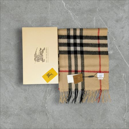 Écharpe rework Burberry motif check beige avec boîte incluse