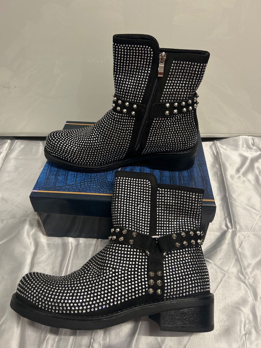 Scarpe da donna: Wunderschöne Boots / Stiefeletten Neu Gr 41 mit strasssteine – Nuovo e nell'imballaggio originale da Regensdorf venduto da Spyke55 1