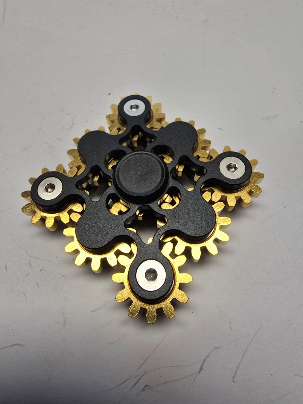 Jouets: Fidget-Spinner mit Messingzahnrädern – Neuf avec emballage d'origine à Balgach par Zwickau01 5