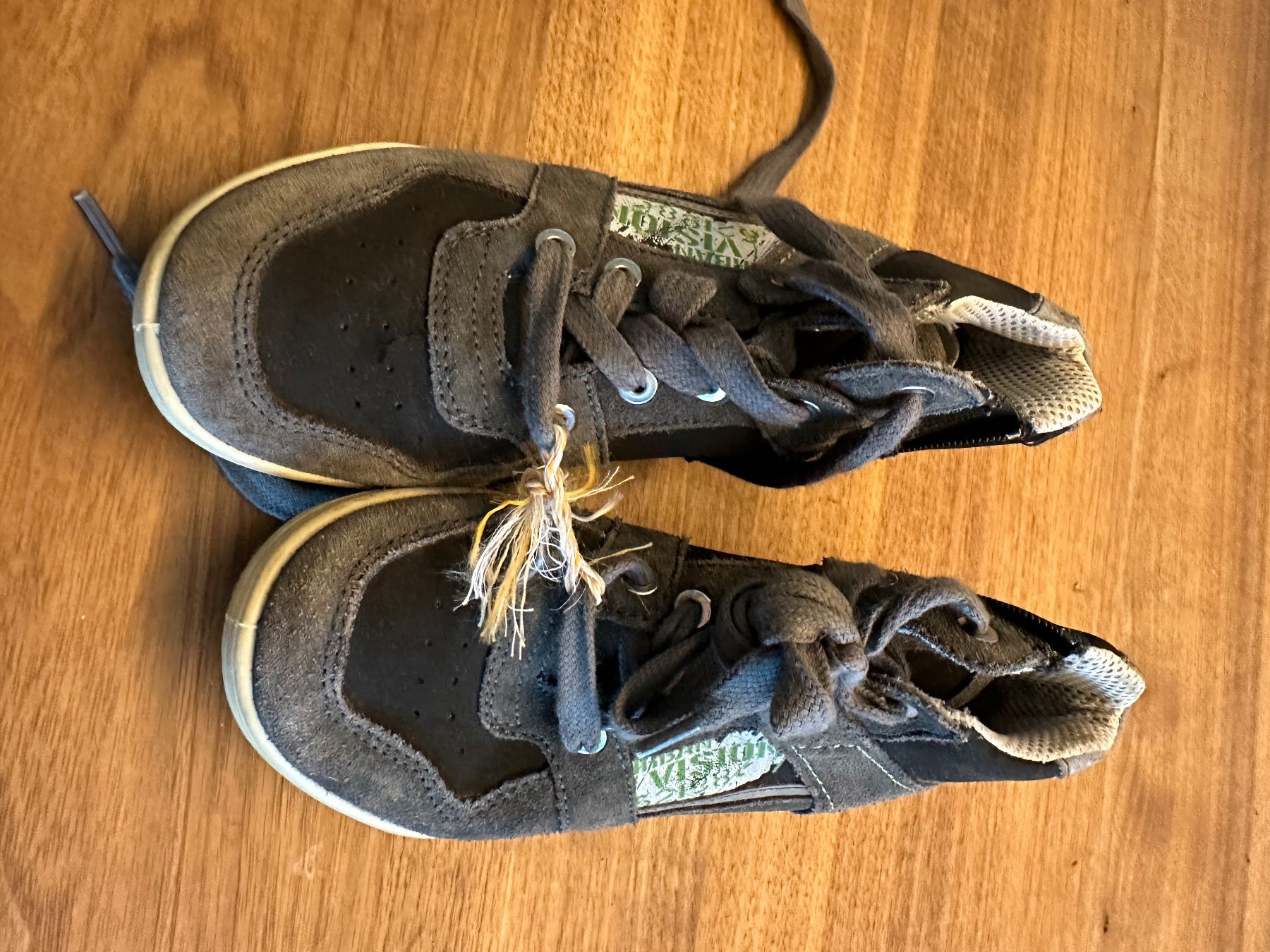 Elefanten Schuhe für Jungen: Hohe Turnschuhe, Elefanten 31 – Gebraucht aus Winterthur von manelio113 1