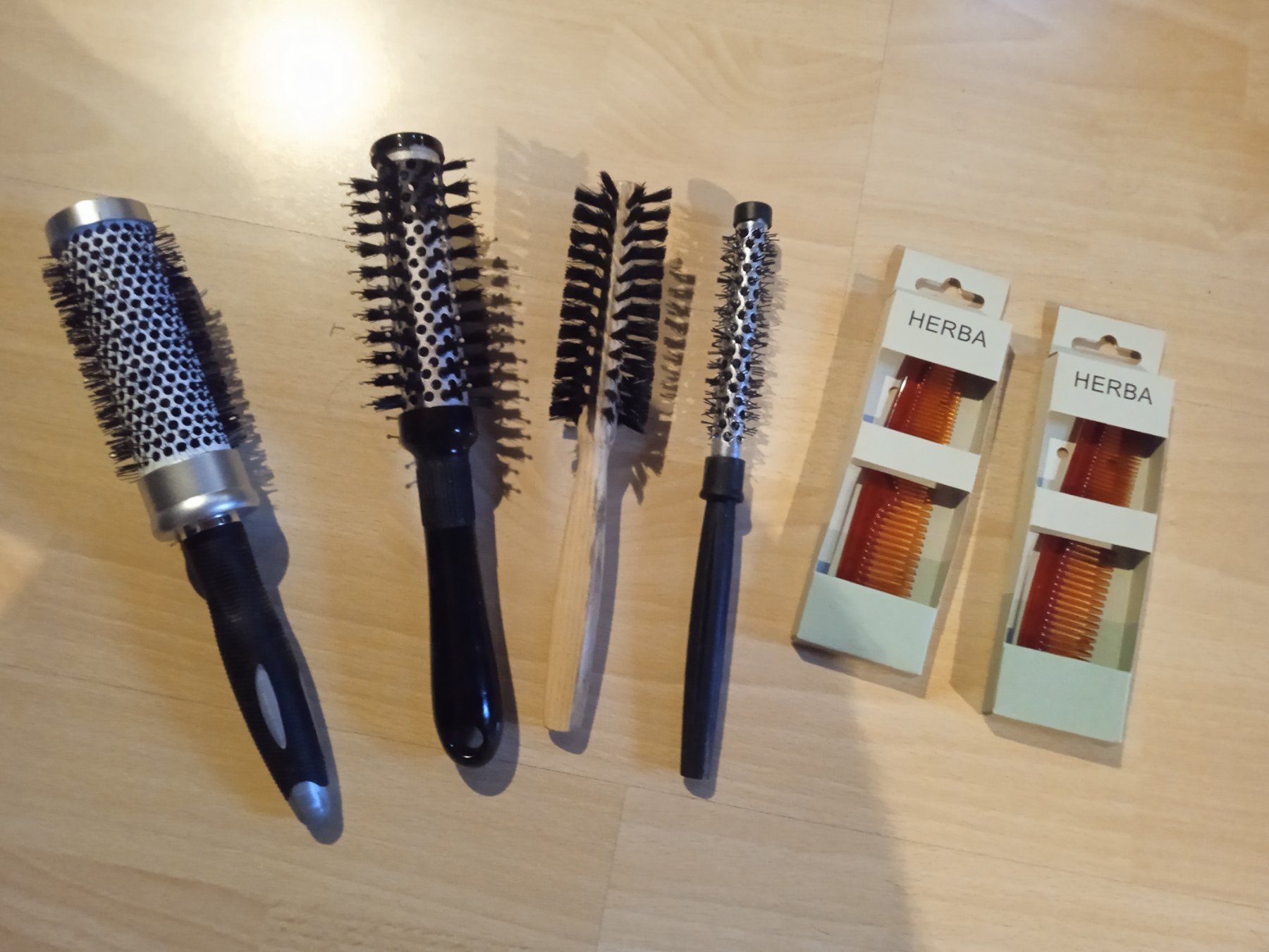 Sonstige Haarpflege: 5 hair combs new – Neu (gemäss Beschreibung) aus Flums von hec_flums