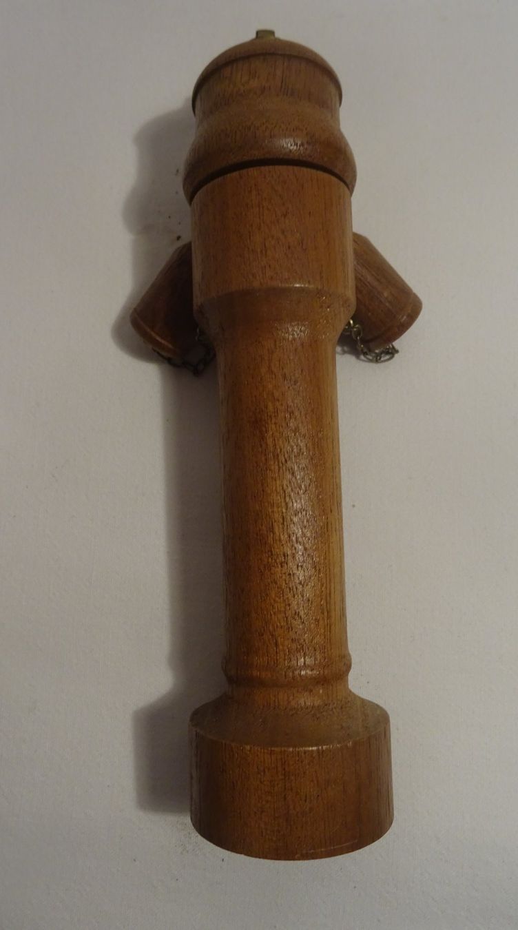 Küchengeräte: Holzmühle Hydrant Pfeffermühle Sonderegger -Mechanik – Gebraucht aus Zürich von Connie8 3