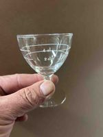 Schnapsglas mit Eichstrich 2 cl und 4 cl neuwertig.