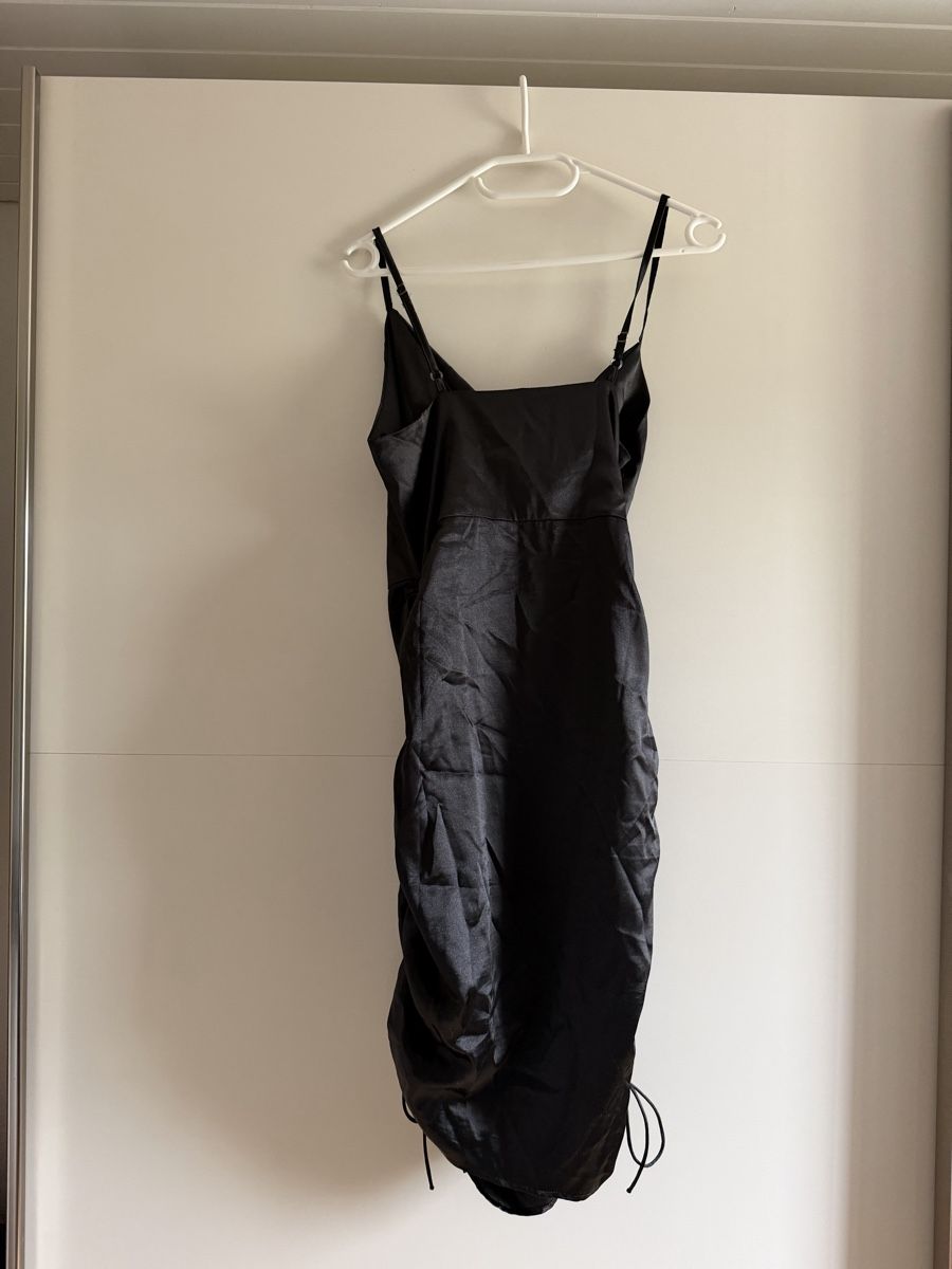 Shein Robes: Robe – D'occasion à Montsevelier par Duna2210 1