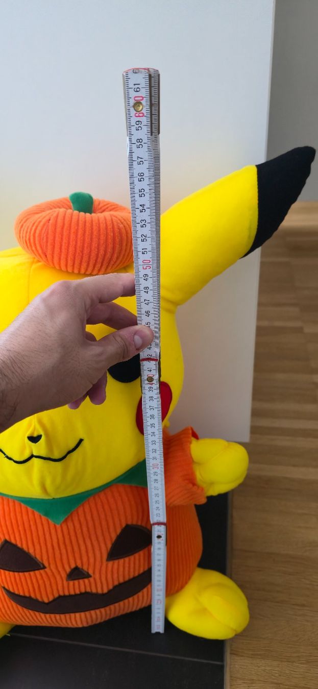 Pokémon Spielzeuge: Pikachu Halloween Plüsch – Gebraucht aus Zürich von Enver90 1