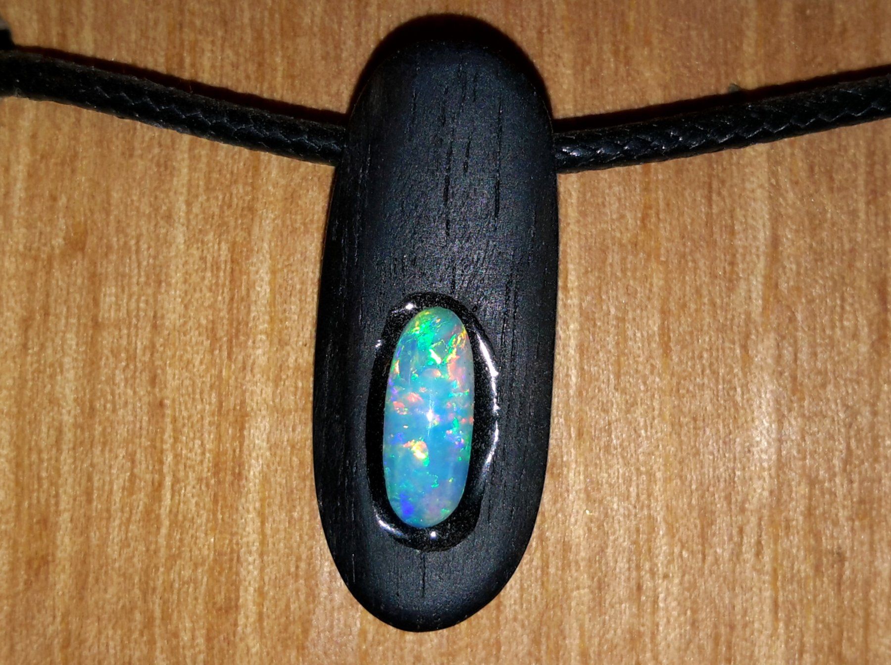 Pietre preziose: Australischer Multicolor Flashfire Kristall Opal im Ebenholz – Nuovo e nell'imballaggio originale da Uerkheim venduto da Winwinner 3