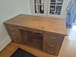 Massiver Holz-Schreibtisch 160 × 80 cm mit 7 Schubladen