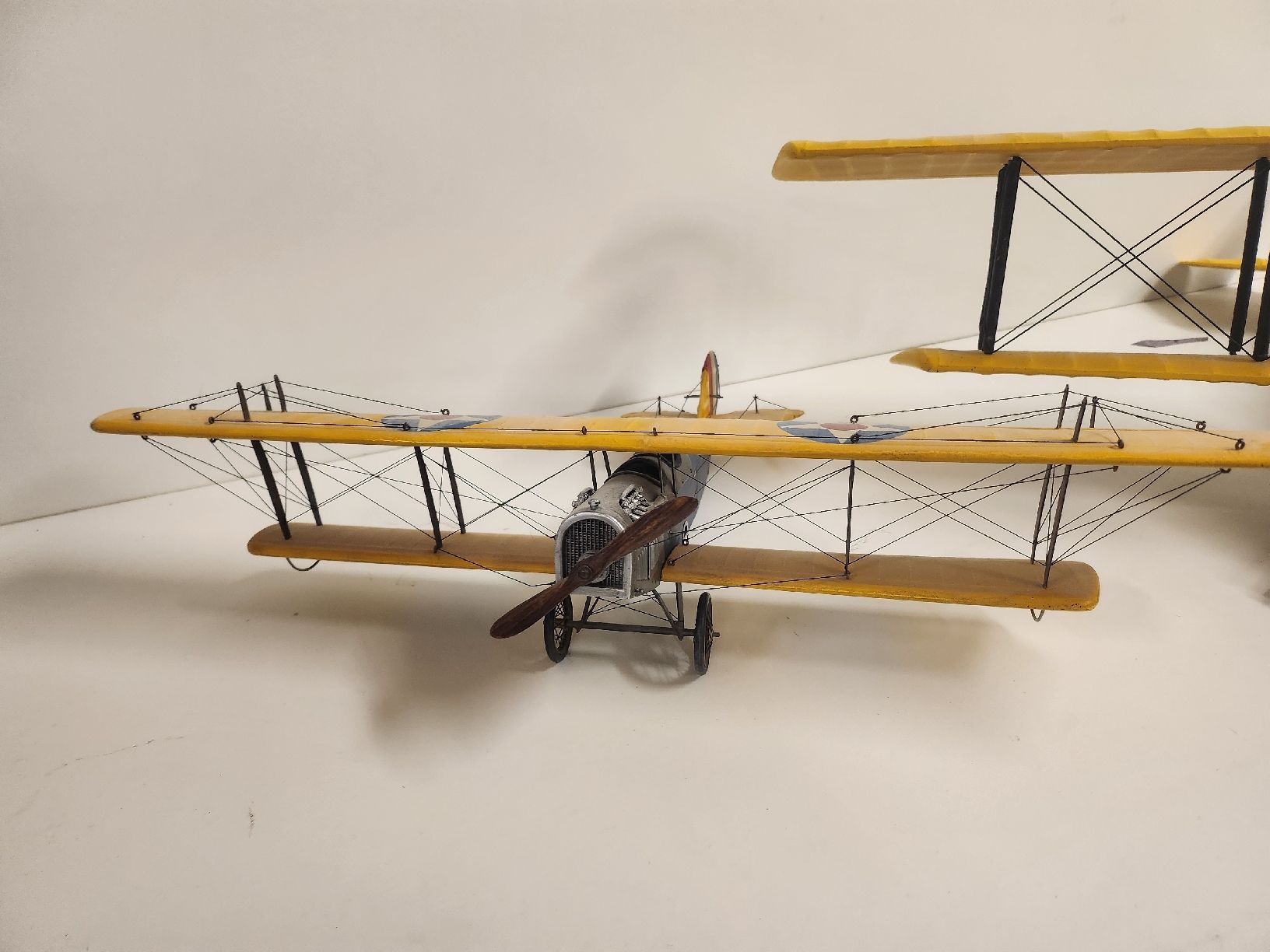Kit di modellismo & Modellini statici: 2x Schöne Deko Doppeldecker  Model Flugzeuge – Nuovo (secondo la descrizione) da Tuggen venduto da Zweitechanceboutique 4
