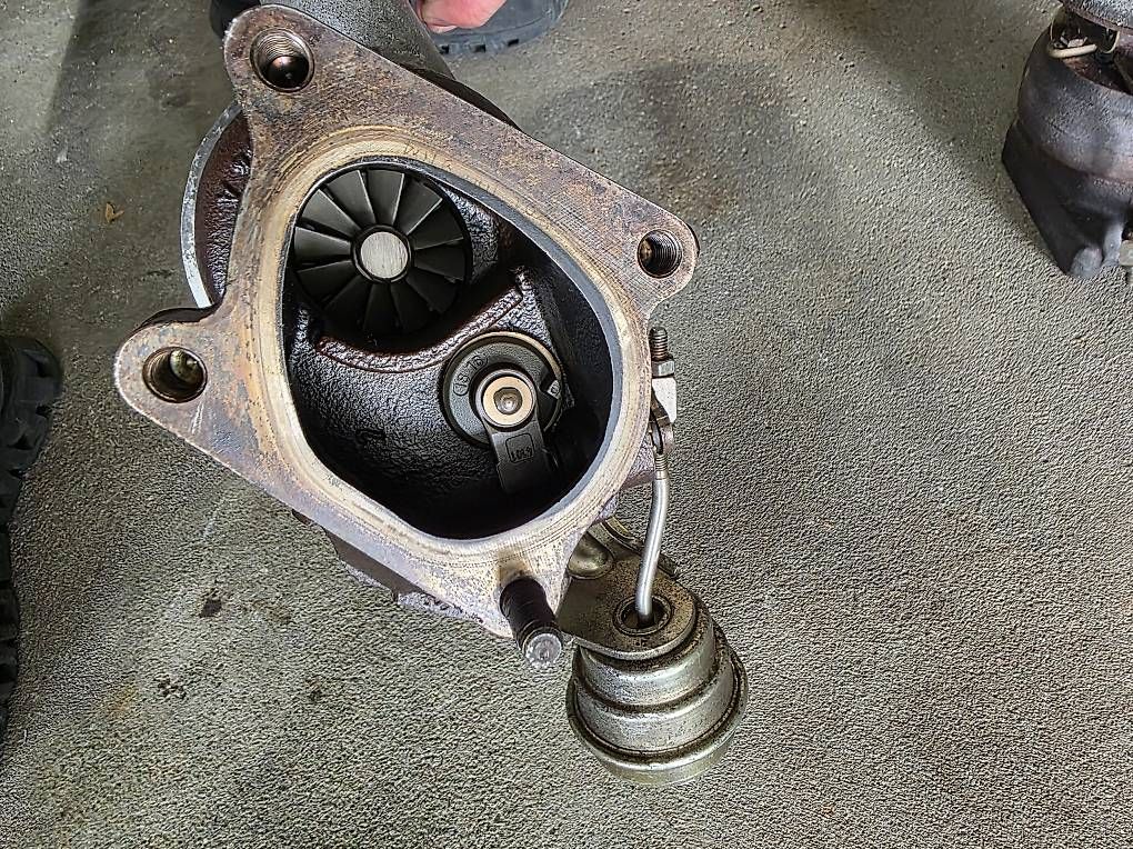 Tutti pezzi di ricambio auto: Audi RS6 Turbolader K06 – Usato da Zug venduto da Edvard10