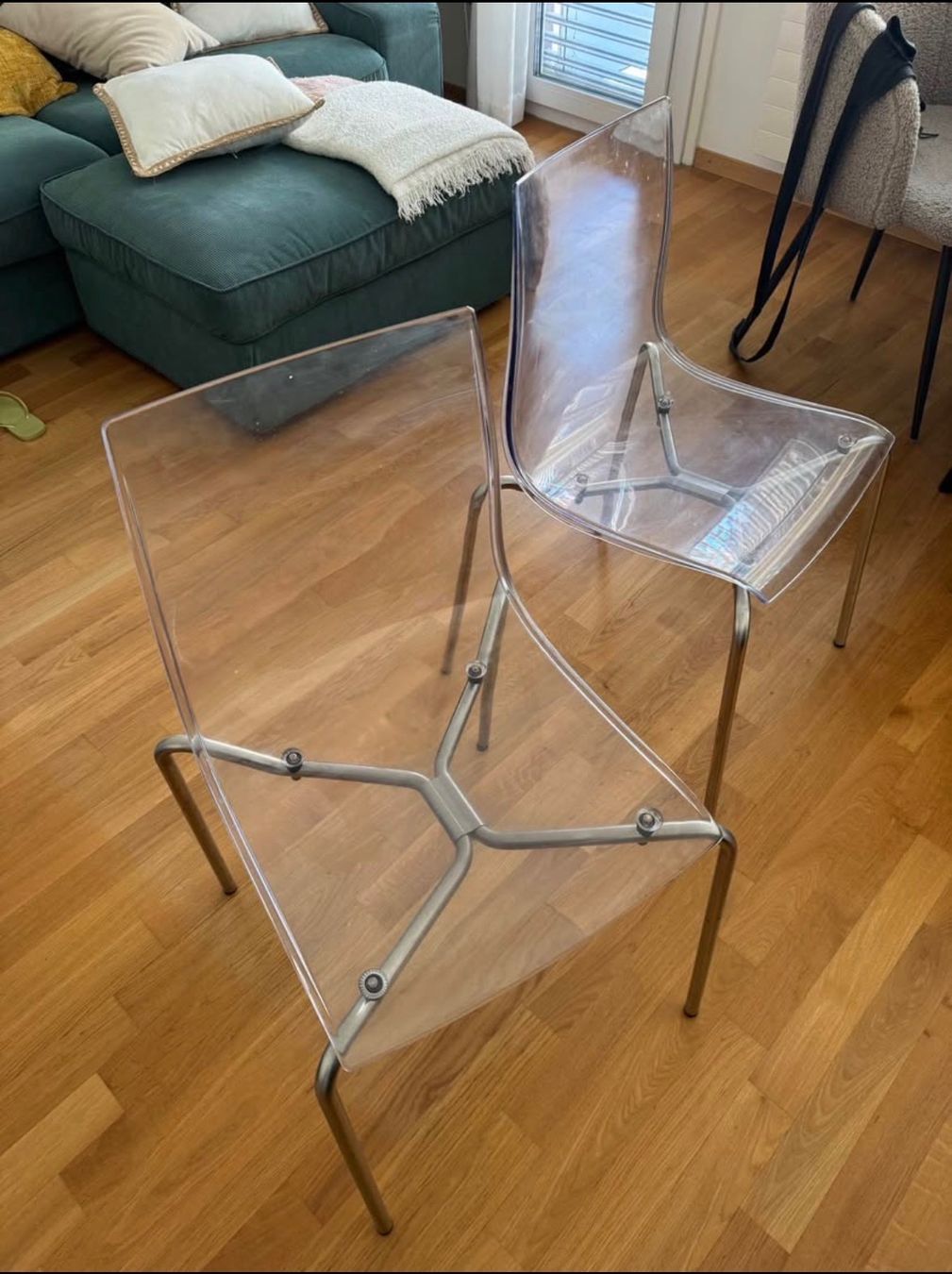 Ikea Chaises: 2 Design Stühle transparent Metallgestell gebraucht – Neuf (Voir description) à Zürich par sof_m2f7